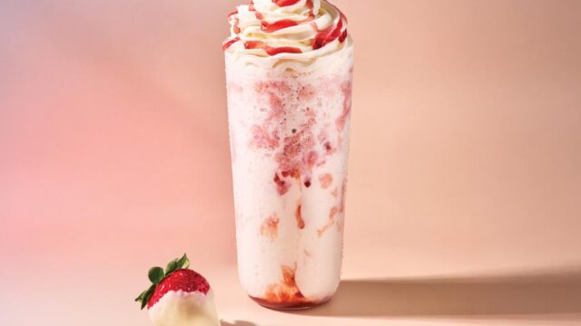 strawberry-white-chocolate-luxury-frappe