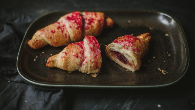 vegan-raspberry-croissant